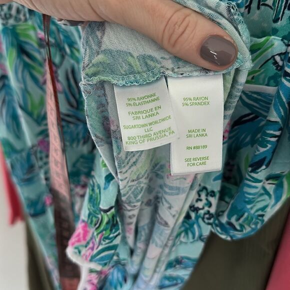 Lilly Pulitzer Blue & Pink Tropical Print Short Sleeved Comfy Pajama Top - Picture 4 of 4